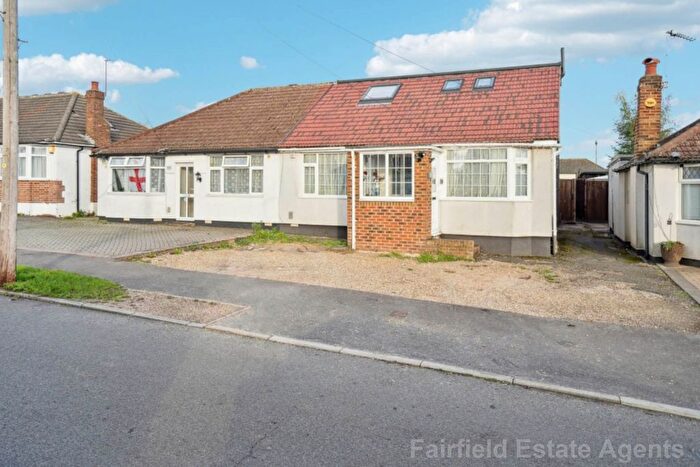 4 Bedroom Semi-Detached Bungalow For Sale In St. Georges Drive, Watford, WD19