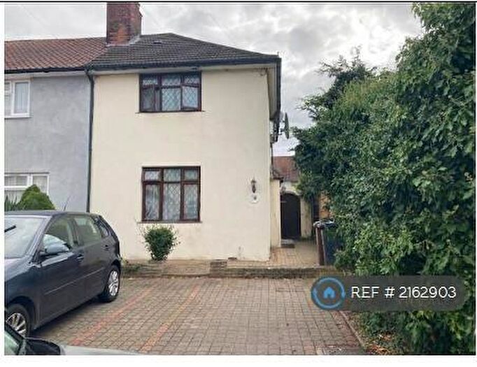 3 Bedroom Semi-Detached House To Rent In Comyns Road, Dagenham, RM9