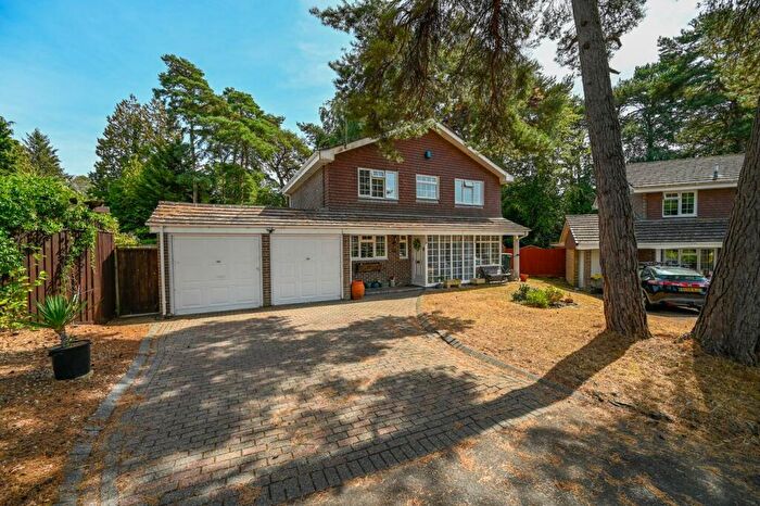 4 Bedroom Detached House For Sale In Mountbatten Drive, Ferndown, BH22