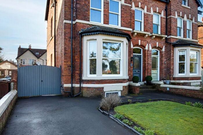 3 Bedroom Apartment To Rent In A Cambridge Road, FY8