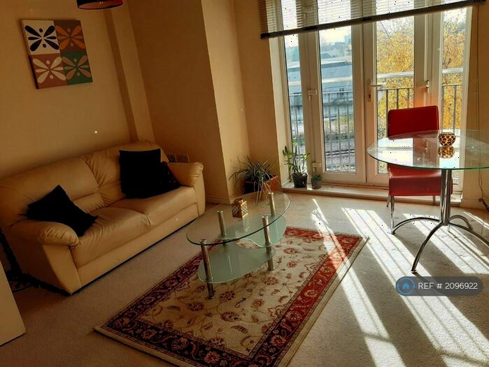 2 Bedroom Flat To Rent In Middlewood Street, Salford, M5