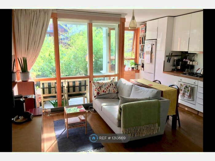 Studio To Rent In Newlyn, London, NW1