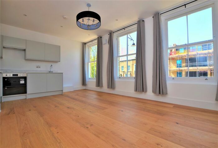 2 Bedroom Flat To Rent In Nunhead Lane, London, SE15
