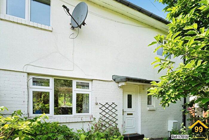 2 Bedroom Semi Detached House To Rent In Lea Farm Road, Leeds, West Yorkshire, LS5