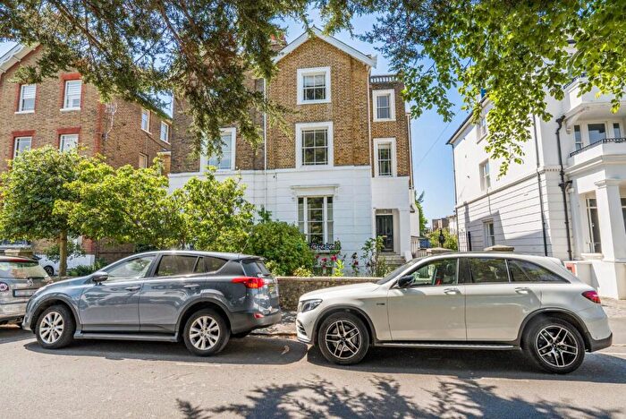 1 Bedroom Flat For Sale In Trinity Place, Windsor, SL4