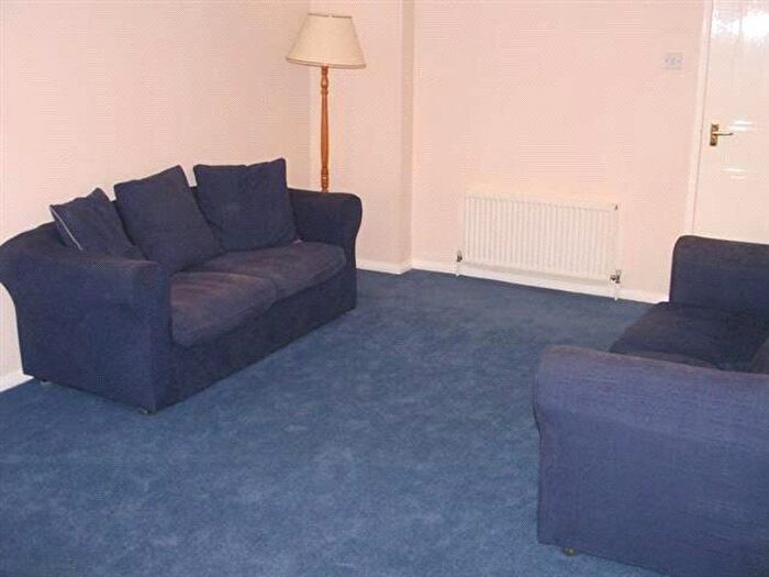 3 Bedroom Flat To Rent In McDonald Road, Edinburgh, EH7