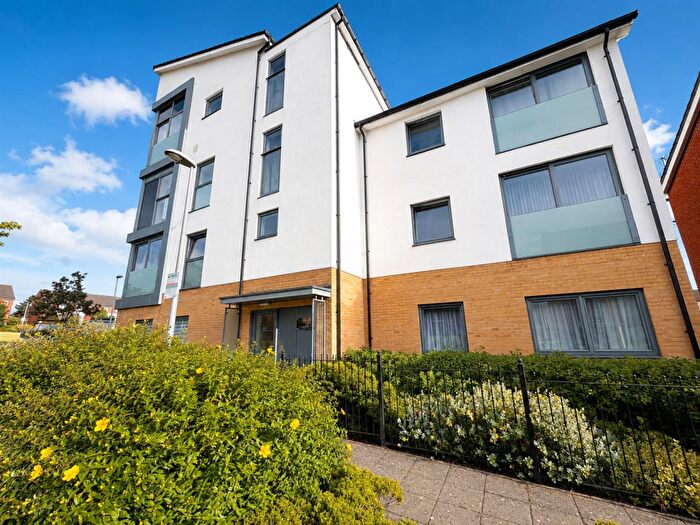 1 Bedroom Flat For Sale In Midgham Way, Reading, RG2