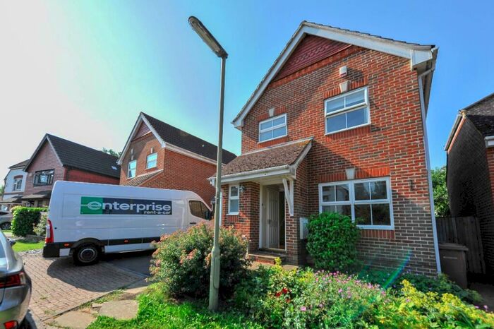 3 Bedroom Detached House To Rent In Kestrel Close, Epsom, KT19