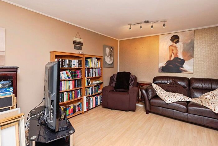 1 Bedroom Apartment For Sale In Range Court, Halifax, West Yorkshire, HX3