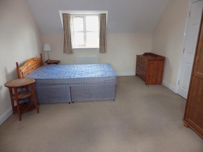 1 Bedroom House Of Multiple Occupation To Rent In Supersized Double Room - Kings Drive, Bristol, BS34