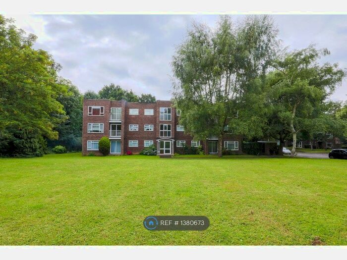 2 Bedroom Flat To Rent In Snaresbrook, London, E11