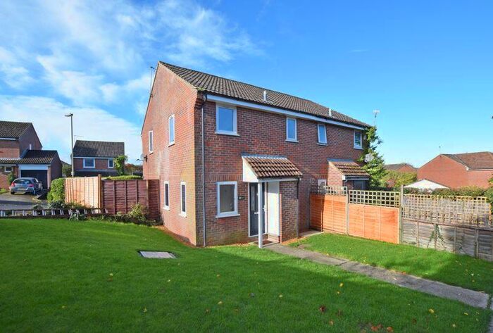 1 Bedroom Semi-Detached House To Rent In Alton, GU34