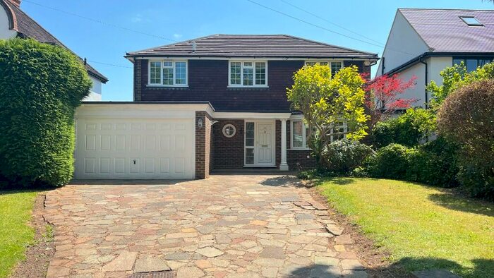 4 Bedroom Detached House To Rent In High View, Sutton, Surrey, SM2