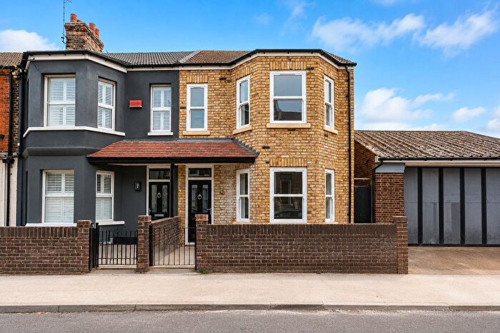 4 Bedroom End Of Terrace House To Rent In Crescent Road, Margate, Kent, CT9