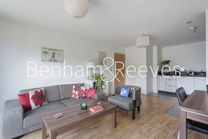 1 Bedroom Flat To Rent In Montreal House, Surrey Quays Road, SE16