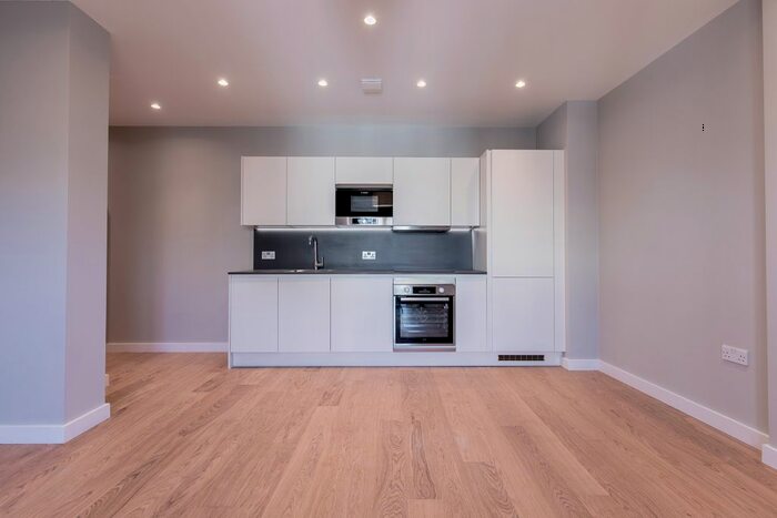 2 Bedroom Flat To Rent In Avonmore Road, London, W14