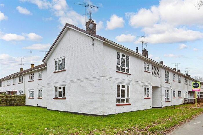 1 Bedroom Maisonette For Sale In Tilgate Way, Crawley, West Sussex, RH10