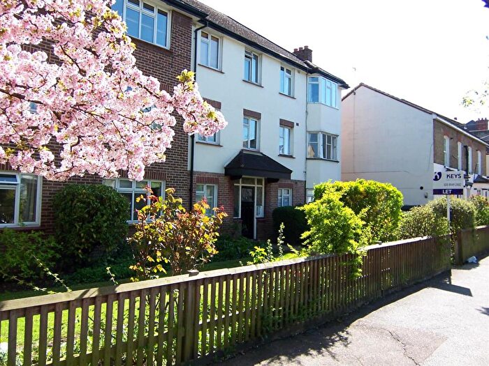 2 Bedroom Flat To Rent In Grove Court, Chestnut Grove, New Malden, KT3