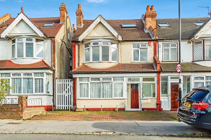 2 Bedroom Flat To Rent In Galpins Road, Thornton Heath, CR7