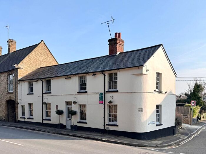 4 Bedroom Character Property For Sale In High Street, Shrivenham, SN6