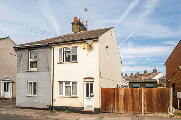 3 Bedroom Semi Detached House For Sale In Chalkwell Road, Sittingbourne, Kent, ME10