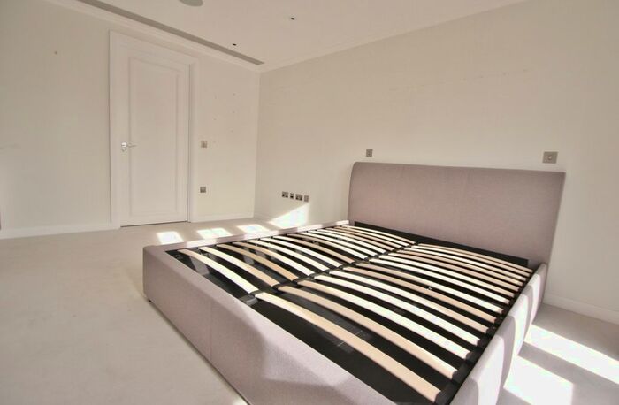 3 Bedroom Flat To Rent In Higham House West, Carnwath Road, Fulham, SW6