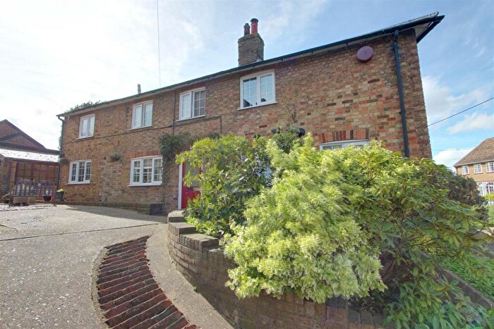 2 Bedroom Detached House For Sale In Ladysmith Road, Ivinghoe, Buckinghamshire, LU7