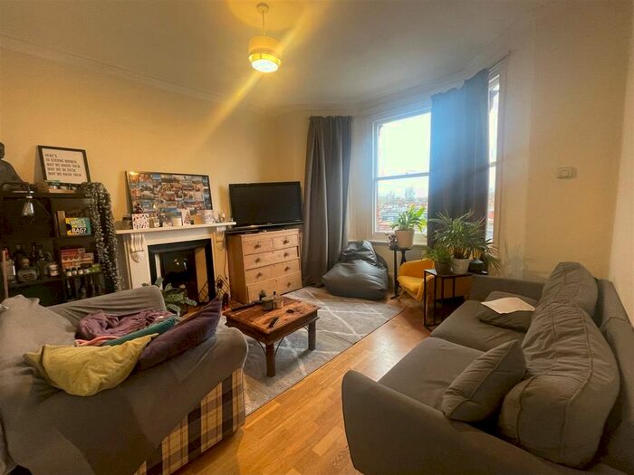 2 Bedroom Flat To Rent In Kingwood Road, Fulham, SW6