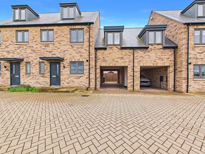 4 Bedroom Semi Detached House For Sale In Wyre Crescent, St. Neots, Cambridgeshire, PE19