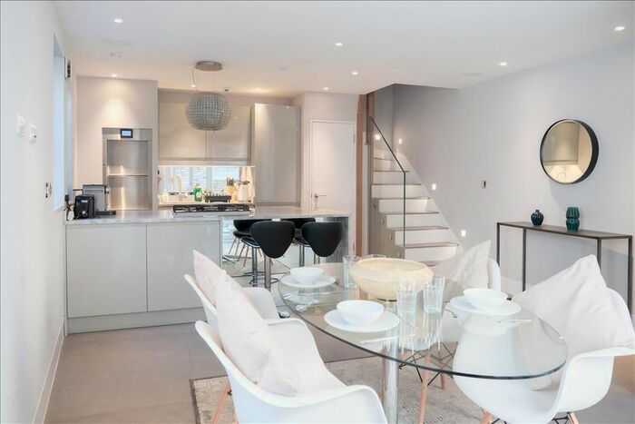 1 Bedroom Mews To Rent In Vernon Yard, London, W11