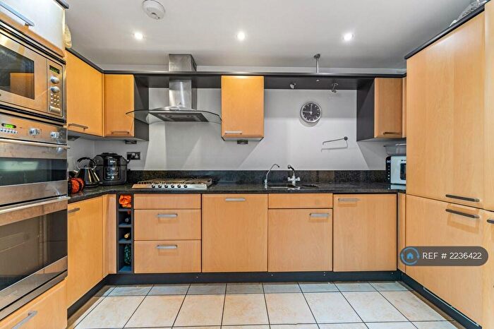 2 Bedroom Flat To Rent In Brook Parade, Chigwell, IG7