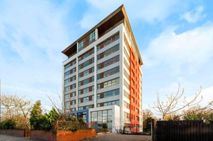 2 Bedroom Flat For Sale In Romford Road, Forest Gate, E7