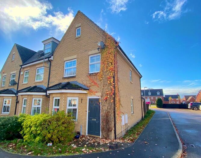 3 Bedroom End Of Terrace House To Rent In Stratford Close, Aston Clinton, Aylesbury, HP22