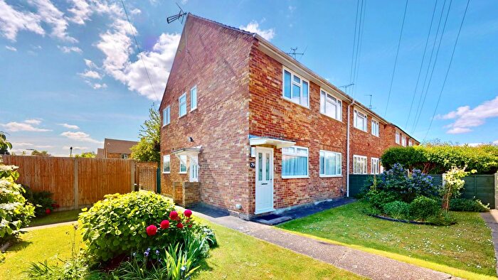 2 Bedroom Maisonette For Sale In Bury Avenue, Hayes, UB4