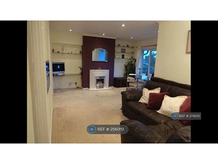 1 Bedroom Flat To Rent In The Fairway, West Molesley, KT8