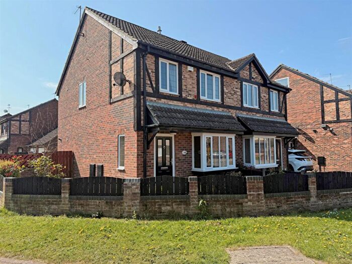 3 Bedroom Semi-Detached House For Sale In Ashdene Close, Willerby, Hull, HU10