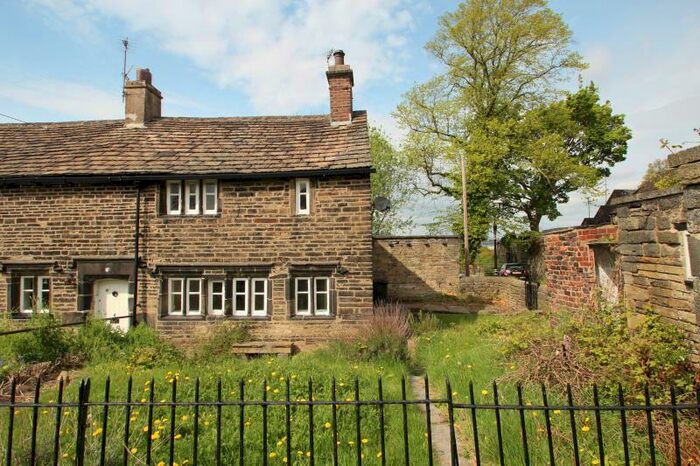 2 Bedroom End Of Terrace House To Rent In Little Horton Green, Bradford, West Yorkshire, BD5