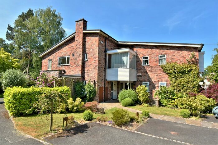 2 Bedroom Flat For Sale In Macclesfield Road, Alderley Edge, SK9