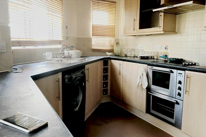 2 Bedroom Flat To Rent In Enstone Road, Enfield, EN3