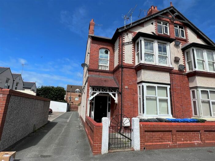Studio To Rent In Flat, Morlan Park, Rhyl, LL18