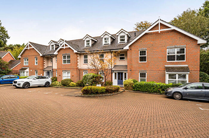 2 Bedroom Flat For Sale In Portsmouth Road, Camberley, Surrey, GU15