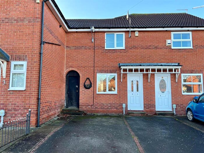 2 Bedroom Terraced House For Sale In Grange Road, Hull, HU9