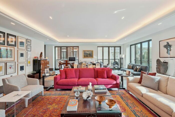 3 Bedroom Flat To Rent In Clarges, Mayfair, W1J