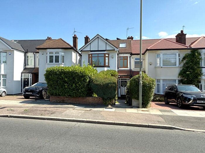 4 Bedroom End Of Terrace House For Sale In Church Hill Road, East Barnet, EN4