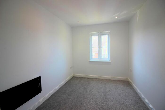 2 Bedroom Flat To Rent In Bromley Close, Harlow, CM20