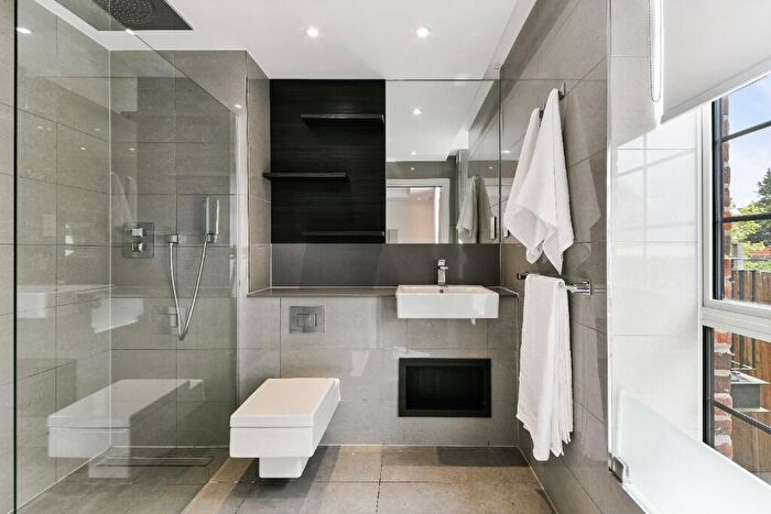 2 Bedroom Apartment To Rent In Hampstead Reach, Chandos Way, London, NW11