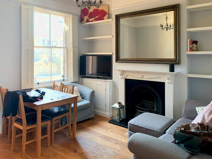2 Bedroom Flat To Rent In Garfield Road, Battersea, London, SW11