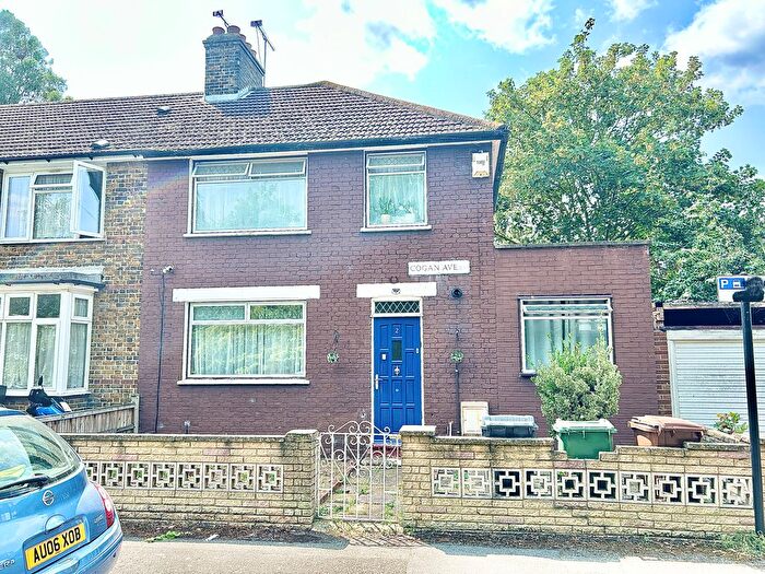3 Bedroom Property To Rent In Cogan Avenue, London, E17