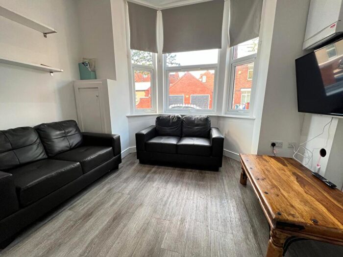 4 Bedroom Garages To Rent In A Charnwood Grove, West Bridgford, Nottingham, NG2