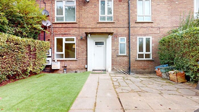 3 Bedroom Flat To Rent In Canada Crescent, London, W3